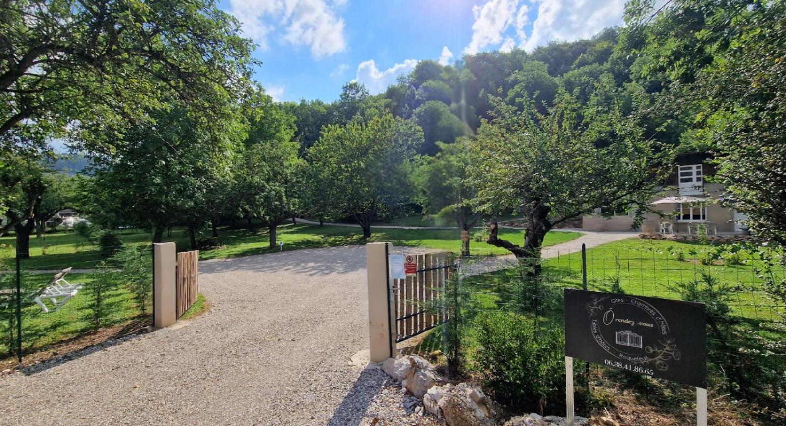 Lodge Tente Les Pommiers Glamping O Rendez-Vous En Demi-Pension Roquefeuil Экстерьер фото